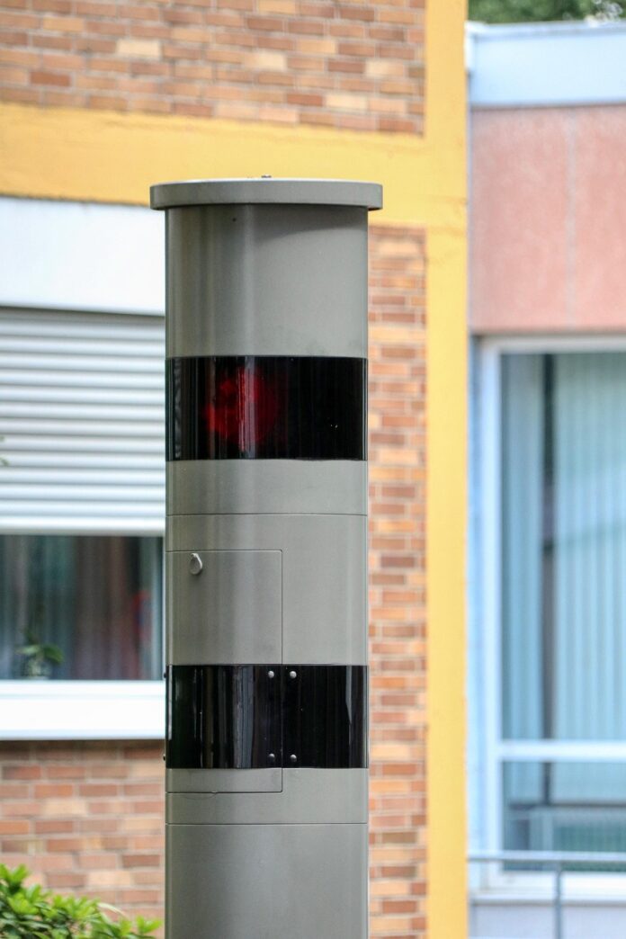 blitzer-5279648_1280