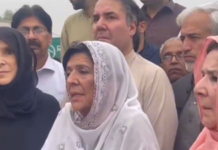 Pakistan: Imran Khan’s sisters hold sit-in after being stopped outside Adiala jail
